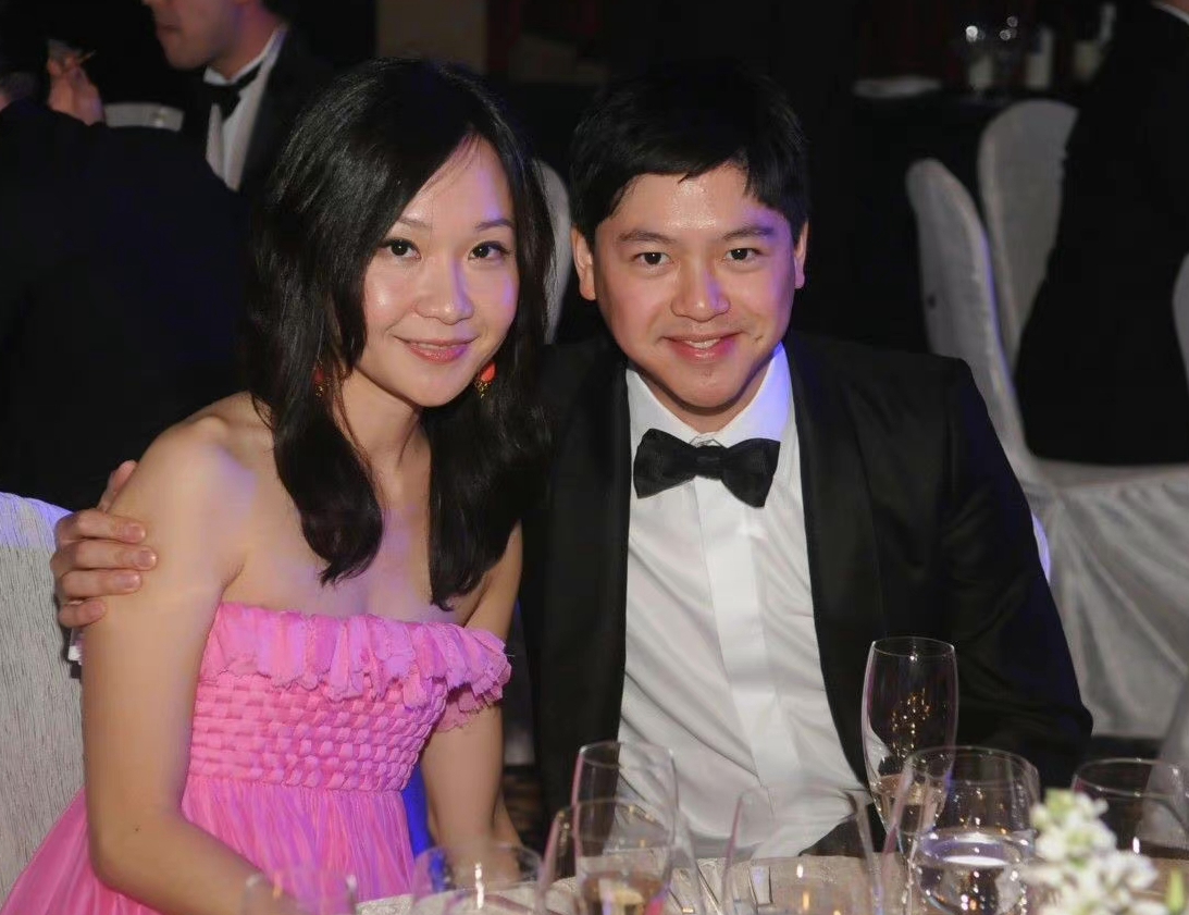 李嘉欣晒与老公合照,李嘉欣晒与许晋亨合照大秀恩爱