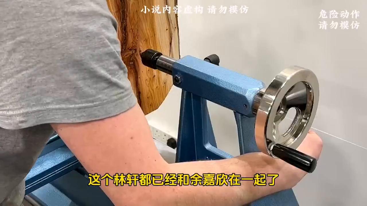 面对舔了10年的校花,我却当着全班的面给了她900个*逼大**兜