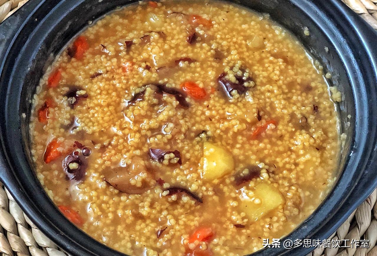 冬季做什么粥最好吃最营养,如何喝粥养生不妨在粥中加这些