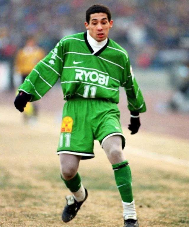 中国足球甲a优秀的高中锋,足坛历史第一位加盟中超外援