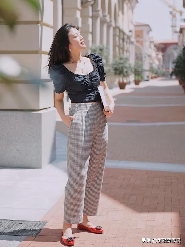 女士的鞋子新款品牌达芙妮,达芙妮和卓诗尼的鞋子哪家好