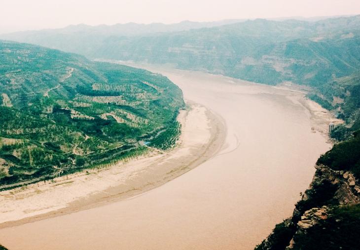 离谱！开天辟地头一遭，农民用黄河水浇地，竟然也要收费了？