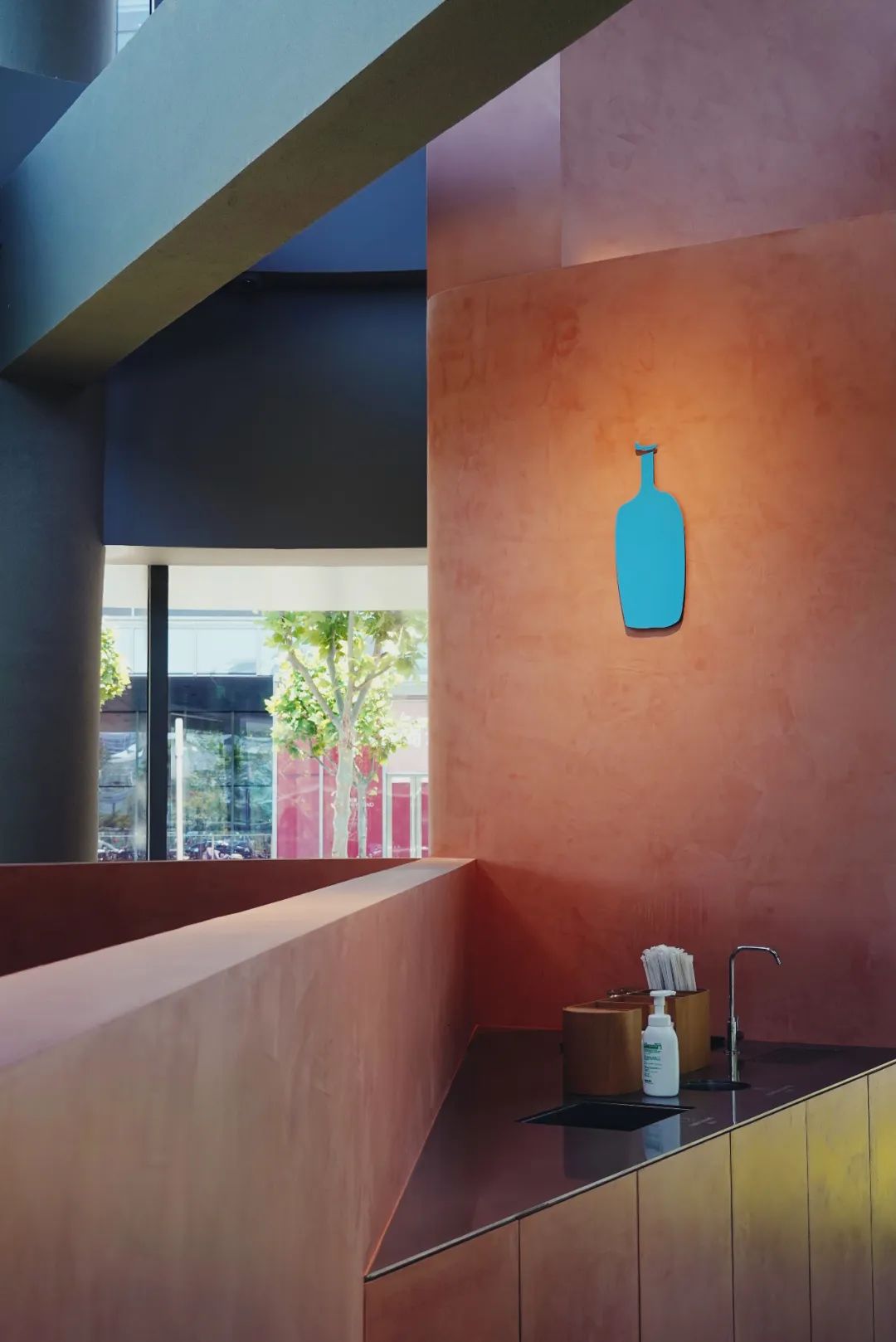 bluebottlecoffee上海首店,bluebottle上海前滩太古里店