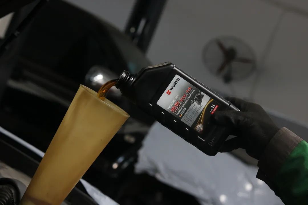 老皇冠全车翻新整备50000元,12代皇冠二手翻新要多少钱