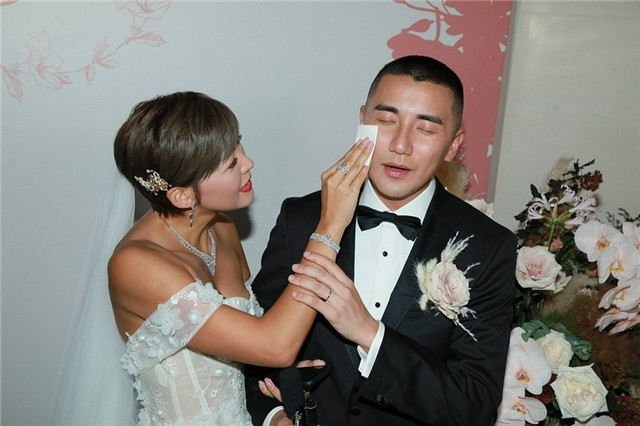 娱乐圈十大甜蜜婚礼亲吻,娱乐圈十对明星夫妻婚礼