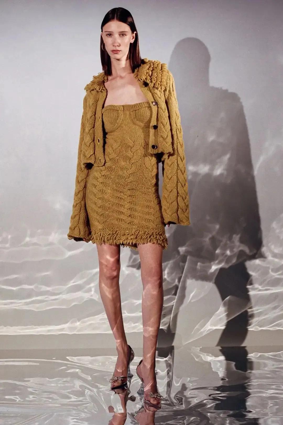 2022流行秋季女装新款穿搭高级,2023年冬季女装流行趋势与流行色