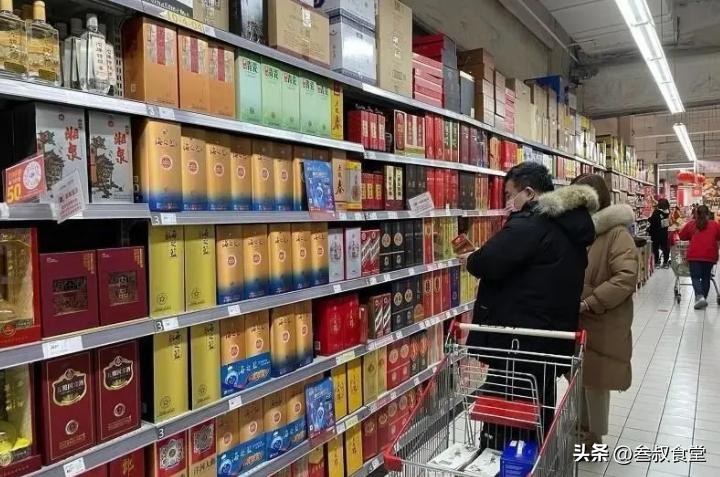 从包装上看白酒的真假怎么辨别,鉴别真假酒的字母