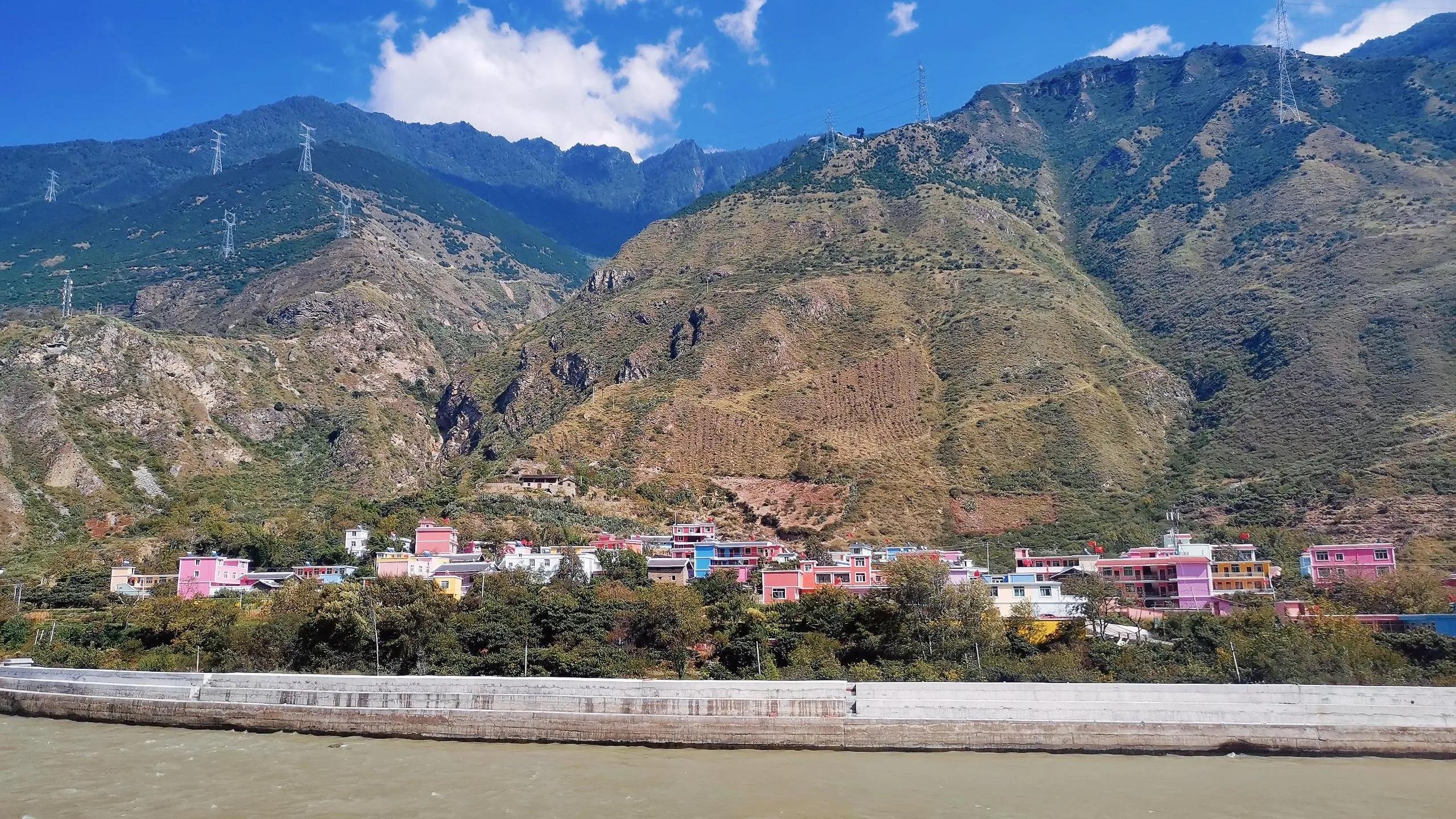 318堵车风景线,四川318国道沿途风景视频