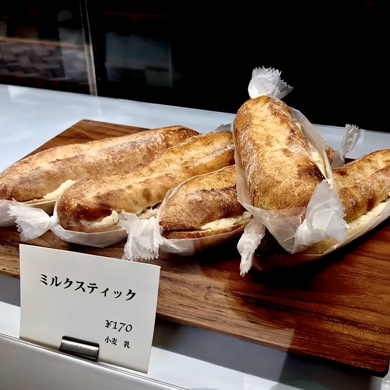 东京这位「面粉刺客」！每日使用15种面粉，混合制作40款面包