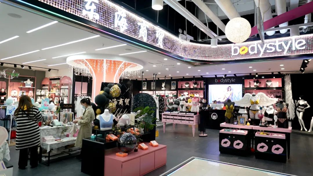 92年的他牵手新内衣品牌，打造“布”一样的性感