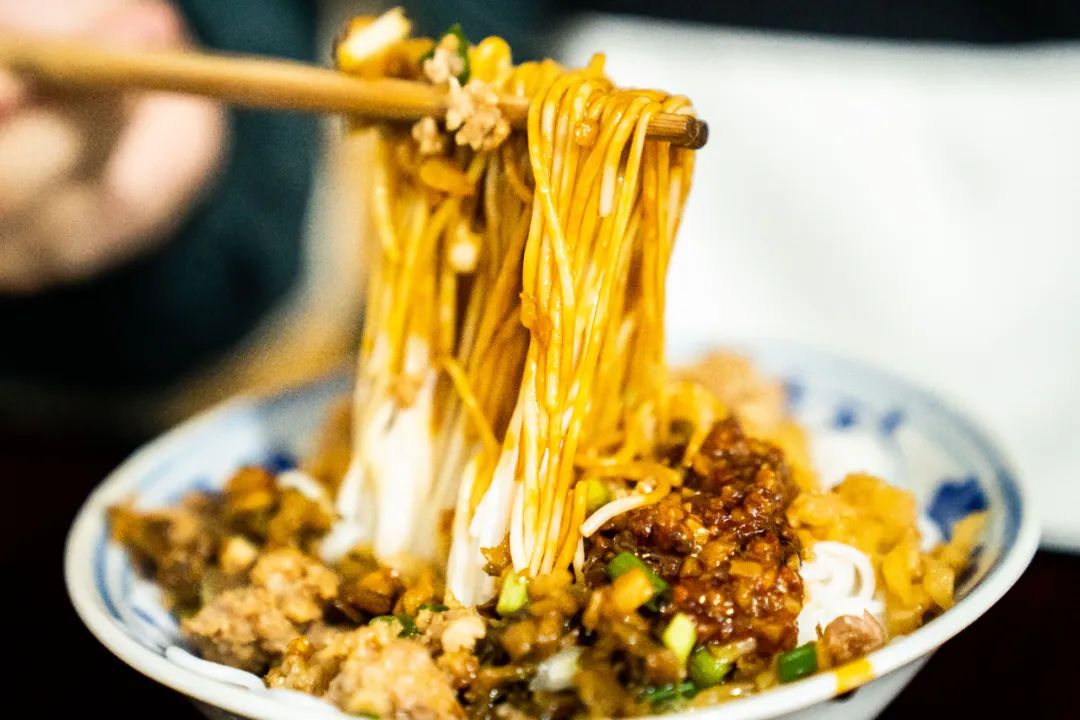 辣到落泪也舍不得停嘴的宝藏城市，不是长沙成都重庆