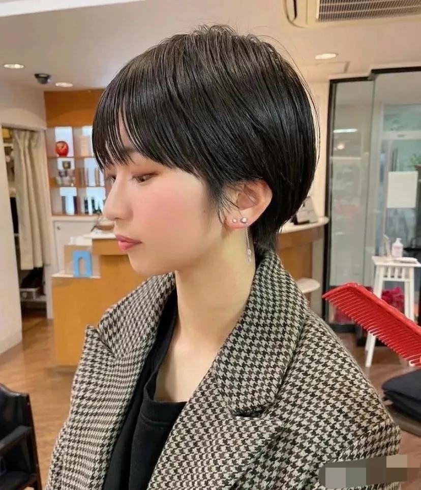 小圆脸适合剪短发吗,肉肉的小圆脸女生剪短发