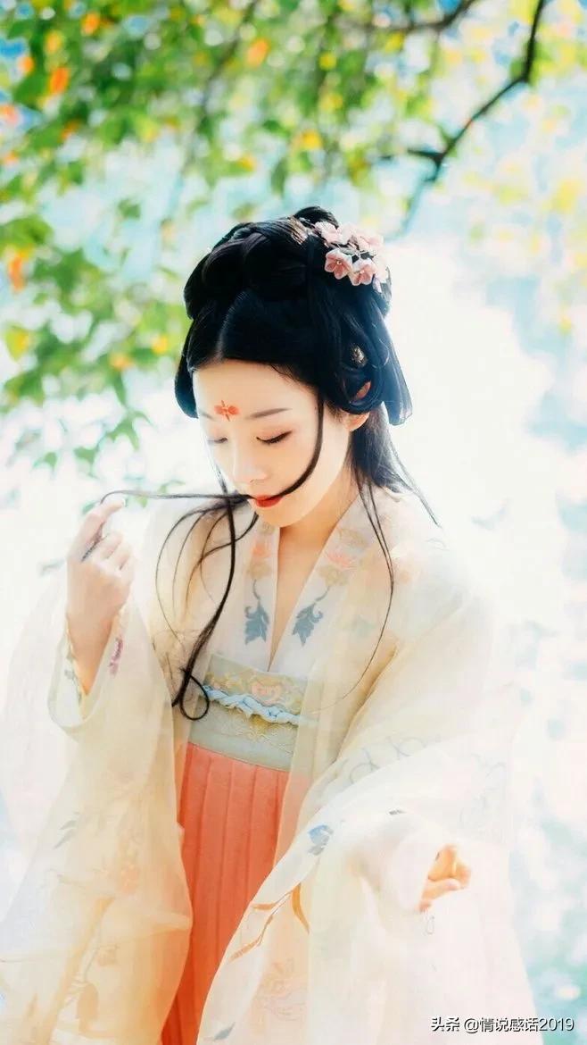 众里嫣然通一顾，人间颜色如尘土，回眸深邃，岁月如歌