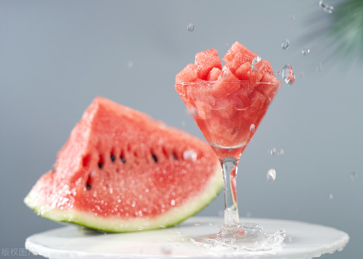 为什么日本人宁愿买他们几十万一个的西瓜，也不从中国进口便宜的