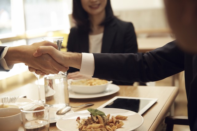 宝马冰激凌事件持续升级,宝马冰激凌推人事件