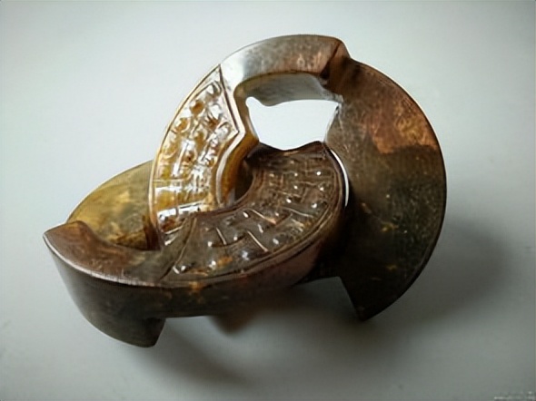 来自塔里木《塔河文苑》：睡着的胡杨