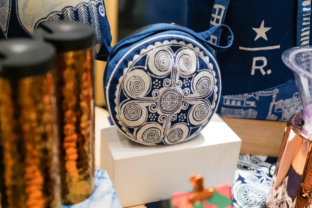 中国首家星巴克“共享办公店”开业，可以到星巴克“打卡上班”了