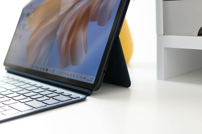 鍗庝负matebooke涓巑atepadpro12.6,鍗庝负huaweimatebooke12.6鑻卞