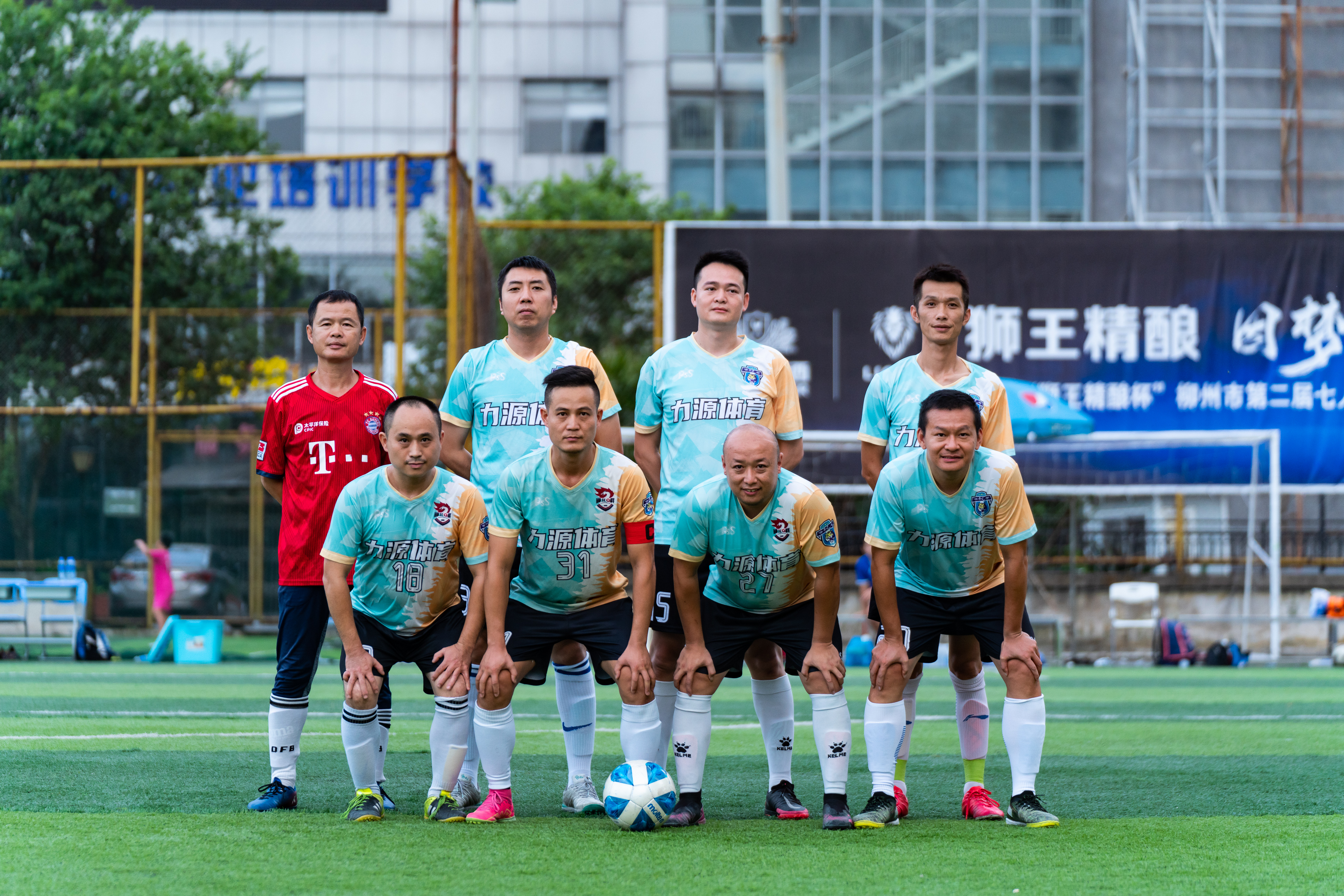 一对好兄弟,两个好兄弟拍的篮球视频