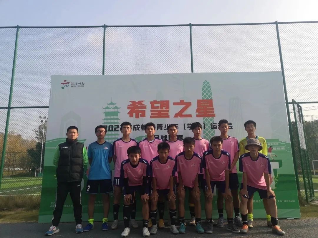 大连高新实验学校足球队,西安高新第八初级中学足球队夺冠