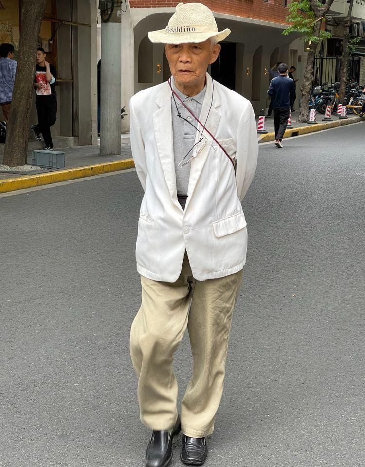 等你老了尽量少穿黑白灰,当你老了请务必远离老年帽推荐