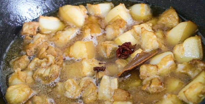 饭店里的红烧肉为什么这么软烂,饭店的红烧肉油亮发甜怎么做的