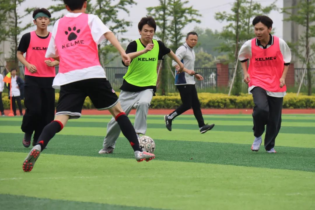 “篮”不住的风采“足”够精彩