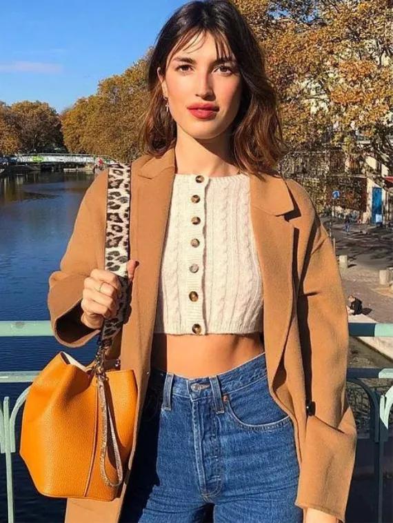 2018年最时髦的毛衣款式,2019年流行穿什么款式的毛衣