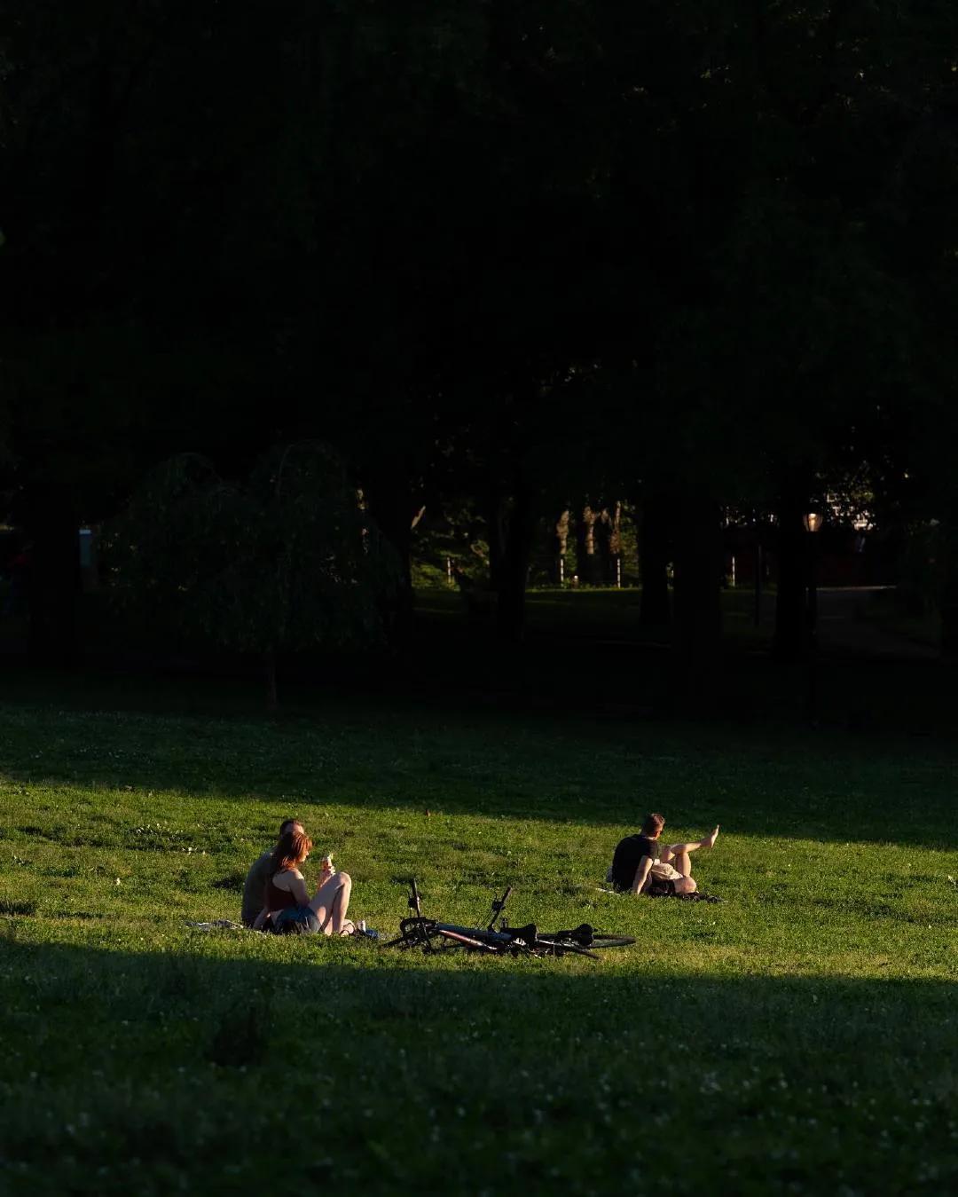 别晒幸福别晒甜蜜更别晒成功文案,别晒幸福别晒甜蜜更别晒成功