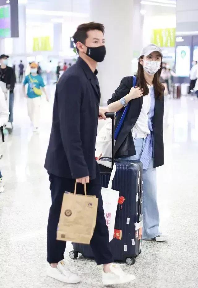 钱泳辰和吕一合体出席活动,吕一钱泳辰情侣装