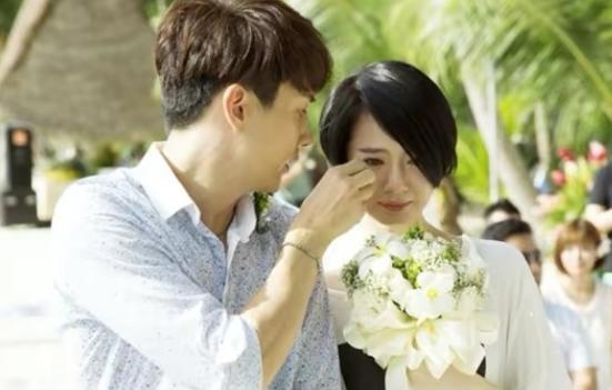 “被小三”的戚薇，背锅8年不坑声，她的聪明你想不到