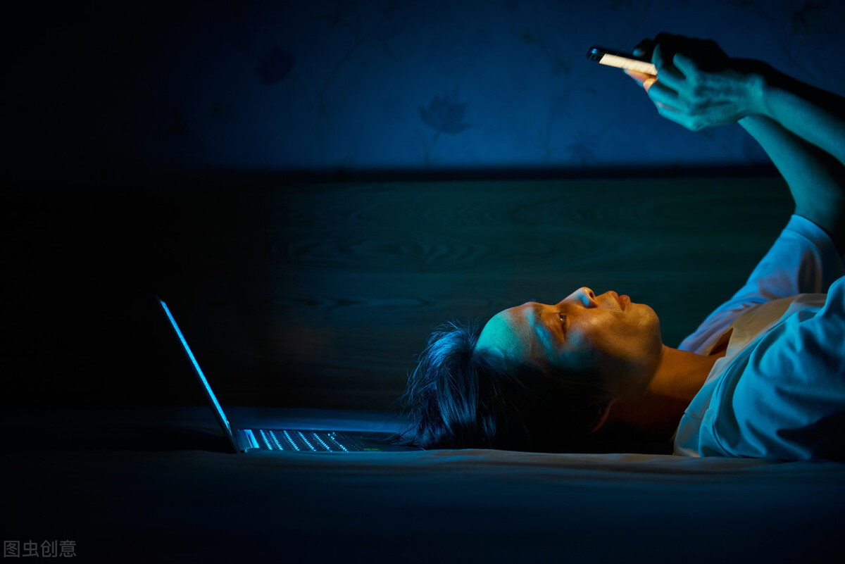 长时间对着手机电脑，那眼睛该如何保护呢？