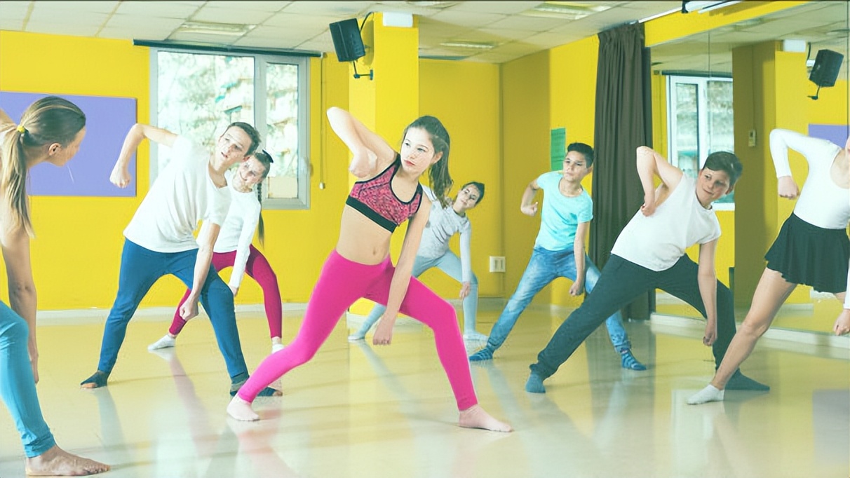 跳广场舞是怎么挣钱的,广场舞的领舞怎么赚钱的