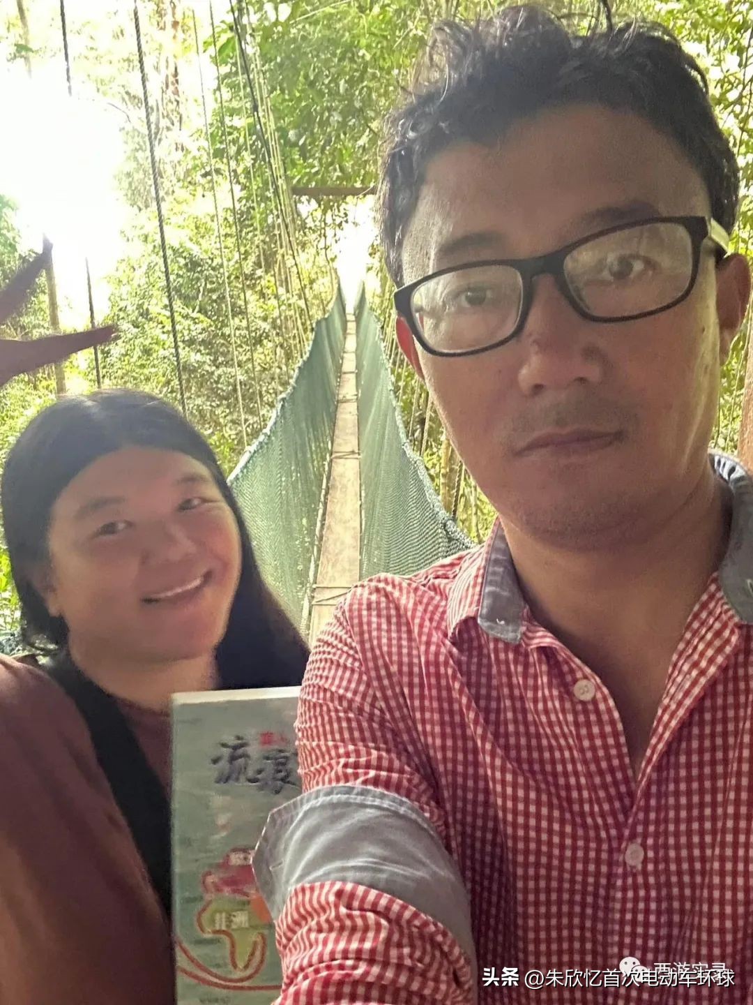 只带600就开车环绕地球一圈，还赚300万，回到亚洲又捡个华裔老婆