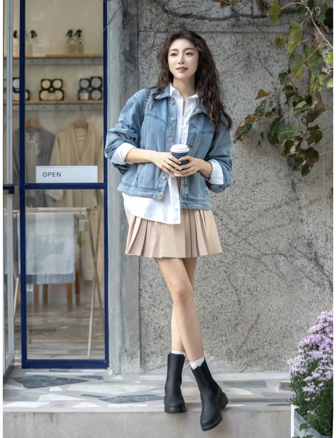 牛仔外套怎么穿搭才好看,牛仔外套的穿搭技巧和方法