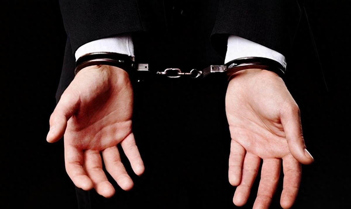 韩国公务员*拍偷**女性私密部位，一天上百次，手法娴熟，一气呵成