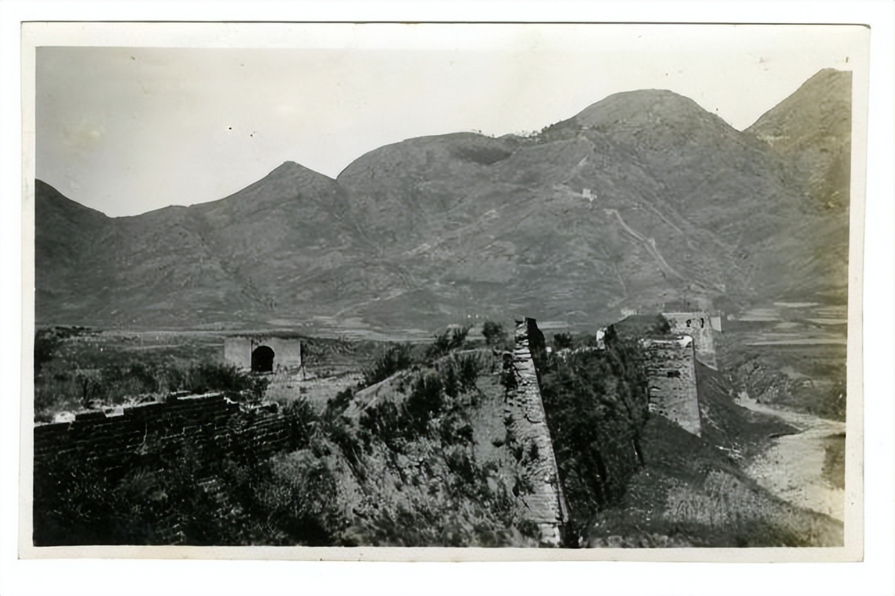 孟姜女庙对联上包含的故事,孟姜女墓前的对联