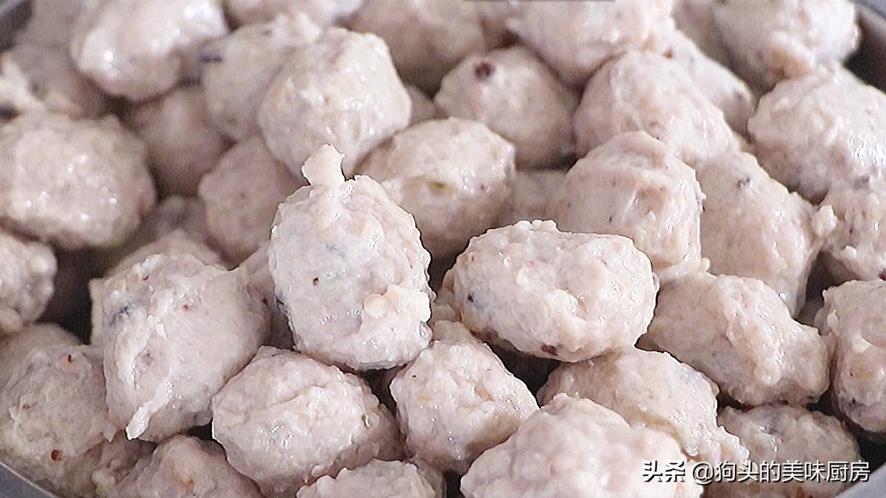 做猪肉丸子一斤肉放多少玉米淀粉,炸猪肉丸子的做法和配方的全过程
