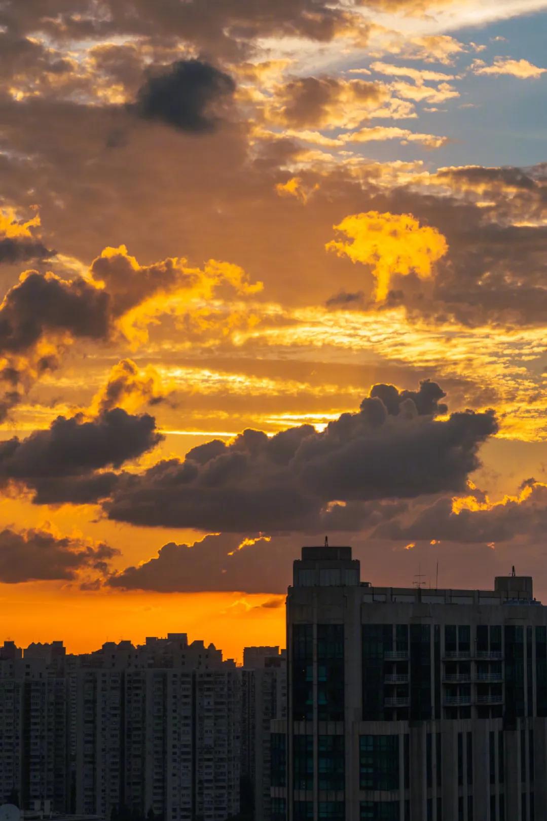 “黄昏来了,一切角隅皆为黄昏占领了”那些宝藏句子