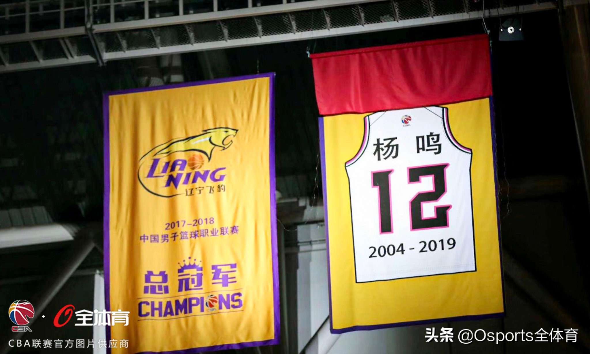 cba教练杨鸣为啥不能站起来,cba儒雅教练杨鸣名场面