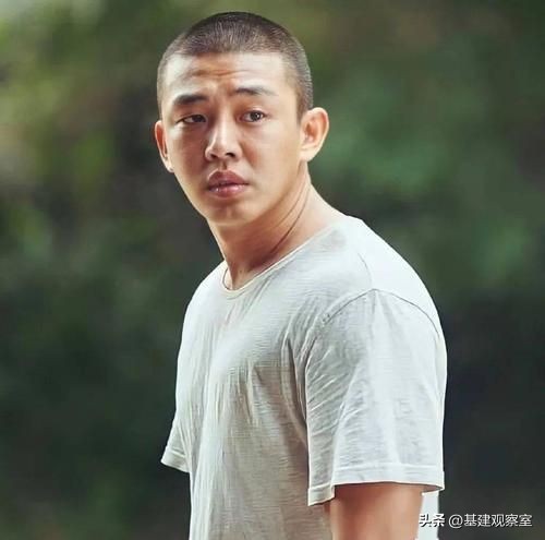 韩国影帝刘亚仁照片,韩国影帝刘亚仁现状