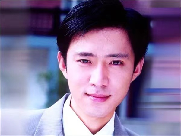 从富家公子陆尔豪到腹黑反派挑染哥，高鑫这些年总是戏比人红