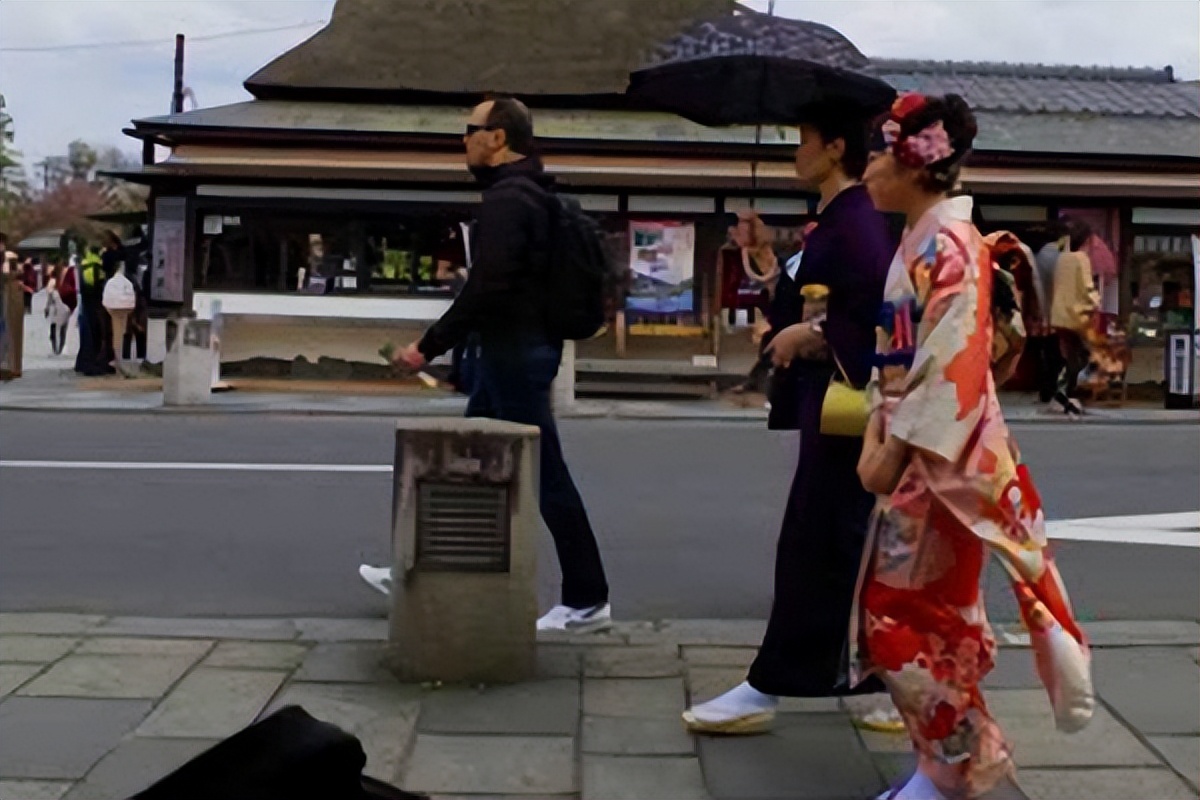 日本人喜欢抽烟吗,日本吸烟为何人均寿命还那么高