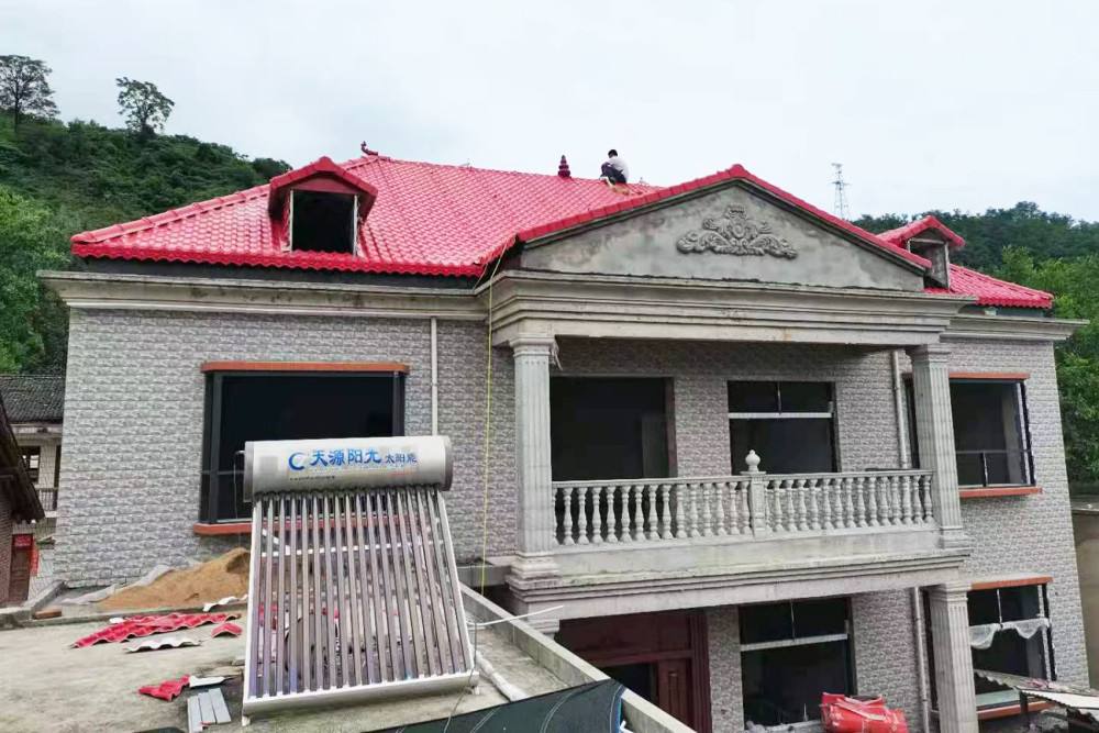 自建房房顶琉璃瓦利弊,树脂瓦红顶白底好用