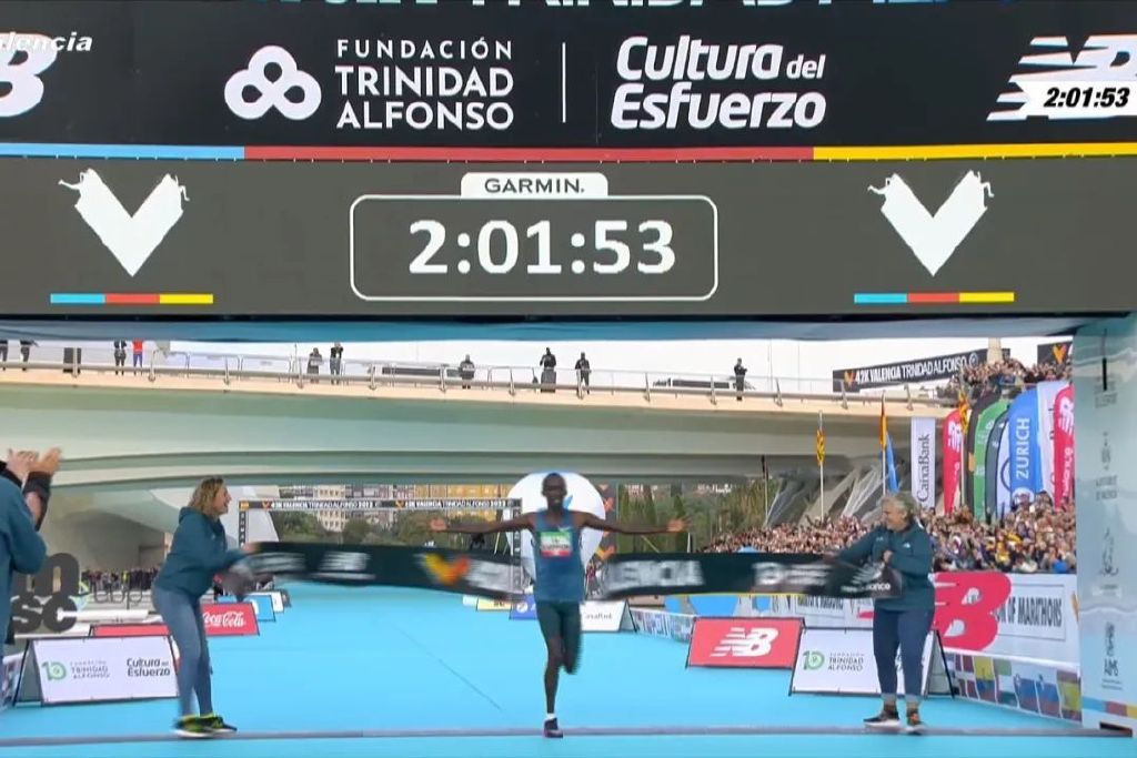 切普特盖跑姿分析,切普特盖现在跑10000米多久