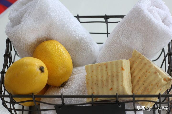 下巴反复长痘痘的原因和解决方法,下巴老是反复长痘痘怎么解决