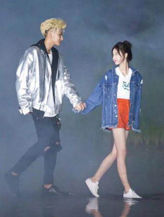 黄子韬徐艺洋出门开什么车,黄子韬带徐艺洋出席活动