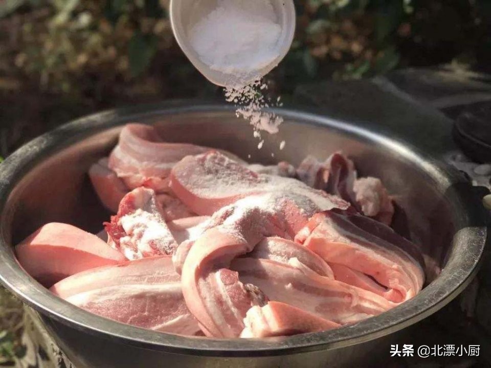 腌腊肉放多少盐最好,腌腊肉放盐比例