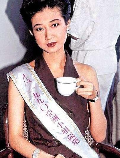 同样是成龙基因，把林凤娇儿子和吴绮莉女儿一对比，差距就出来了