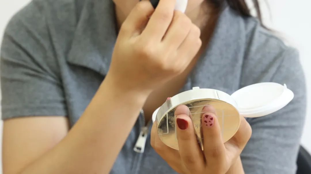 脸部总是干燥起皮怎么办,脸部干燥爆皮用什么修复